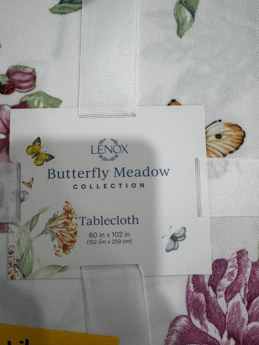 Lenox Butterfly Meadow Floral & Butterfly Tablecloth in White and Purple